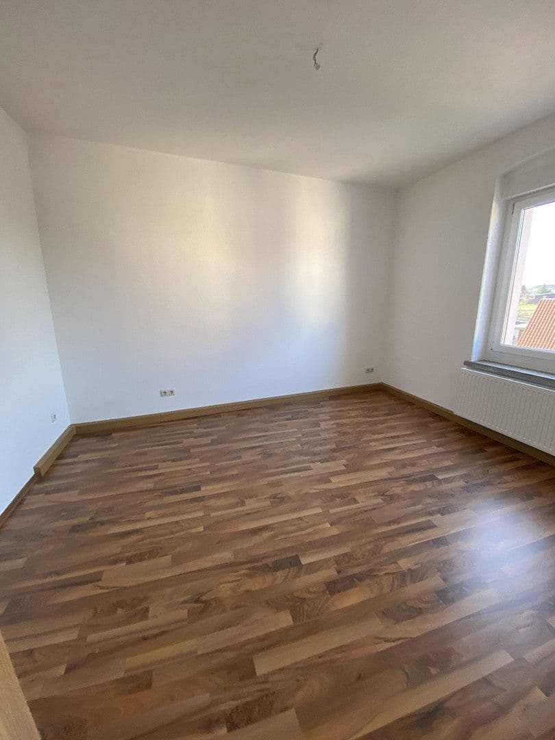 Prenájom bytu 4-izbový 100 m², Altenburg, Durínsko Prenájom bytu 4-izbový 100 m², Altenburg, Durínsko