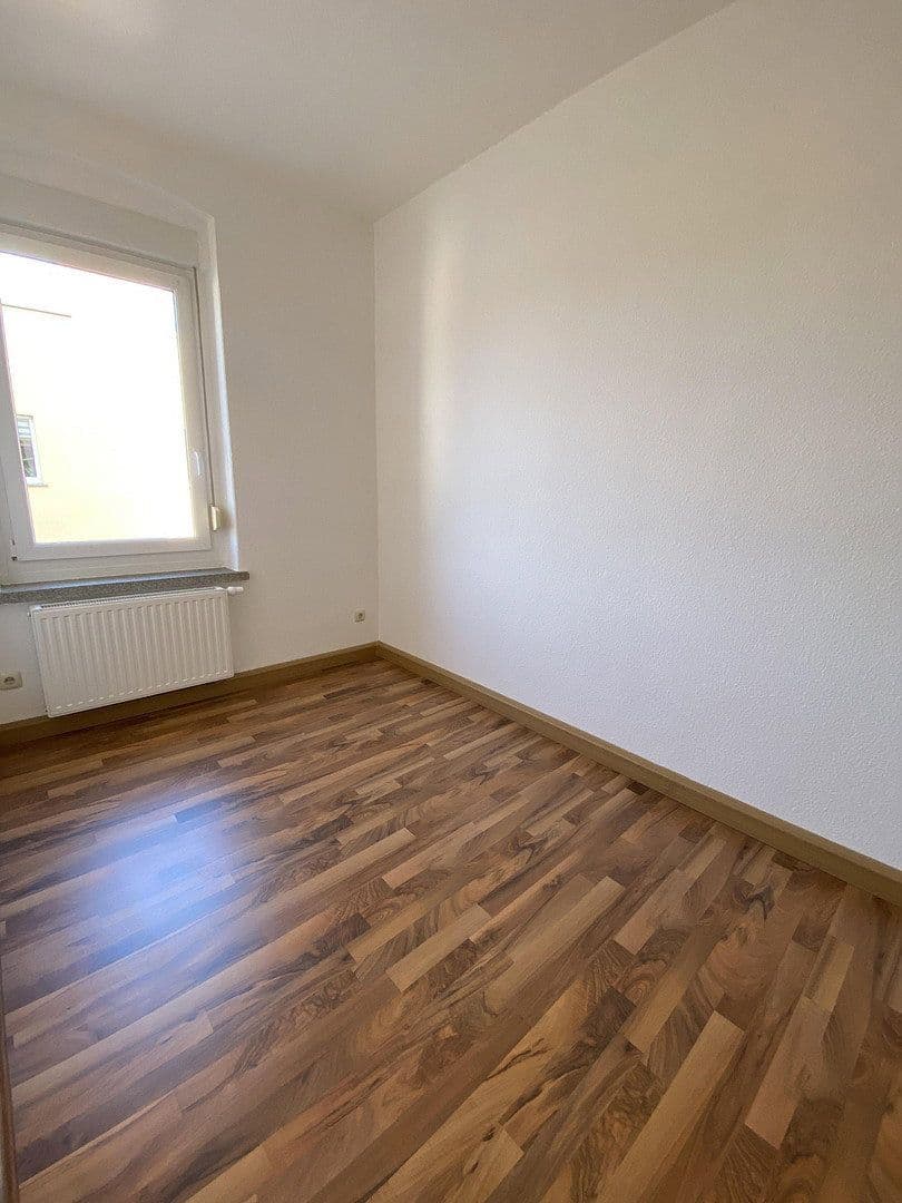 Prenájom bytu 4-izbový 100 m², Altenburg, Durínsko Prenájom bytu 4-izbový 100 m², Altenburg, Durínsko
