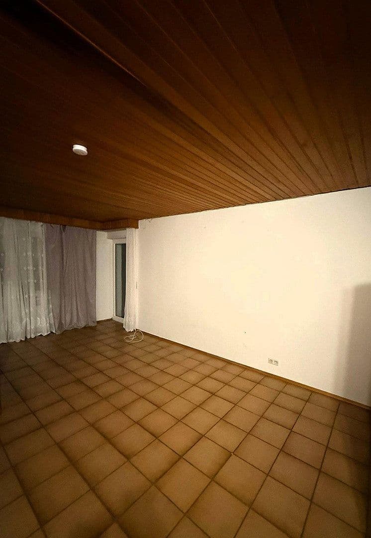 Prenájom bytu 5-izbový 136 m², Kaiserslautern-Morlautern, Porýnie-Falcko Prenájom bytu 5-izbový 136 m², Kaiserslautern-Morlautern, Porýnie-Falcko