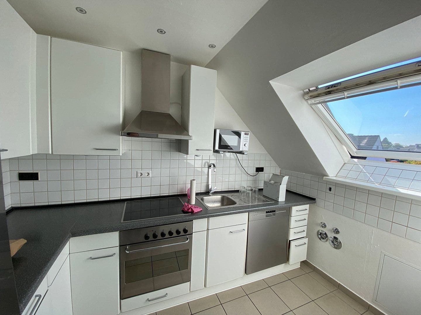 Prenájom bytu 3-izbový 67 m², Bitterstraße 22, Köln, Severné Porýnie - Westfálsko Prenájom bytu 3-izbový 67 m², Bitterstraße 22, Köln, Severné Porýnie - Westfálsko