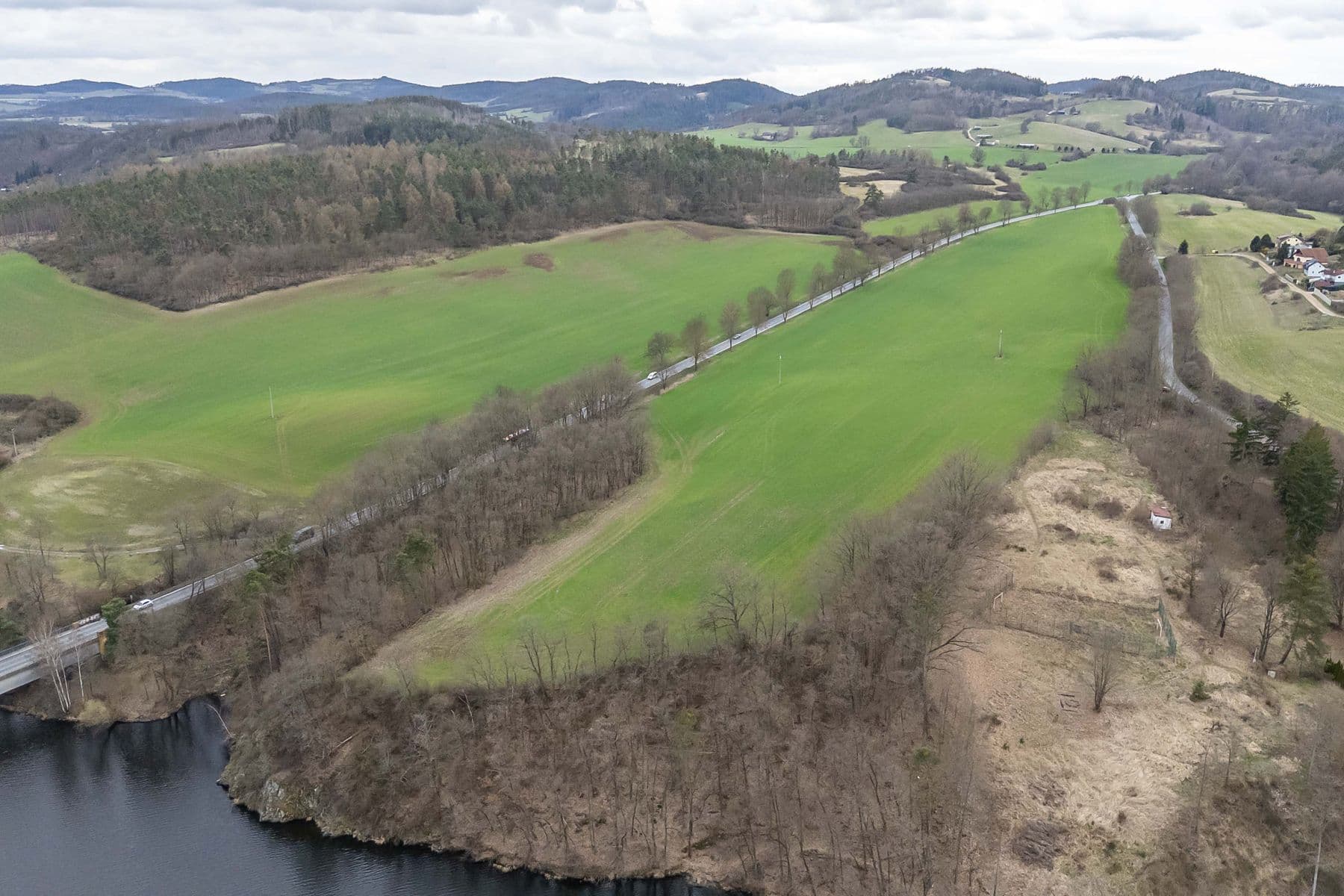 Predaj pozemku 34.543 m², Hřiměždice, Středočeský kraj Predaj pozemku 34.543 m², Hřiměždice, Středočeský kraj