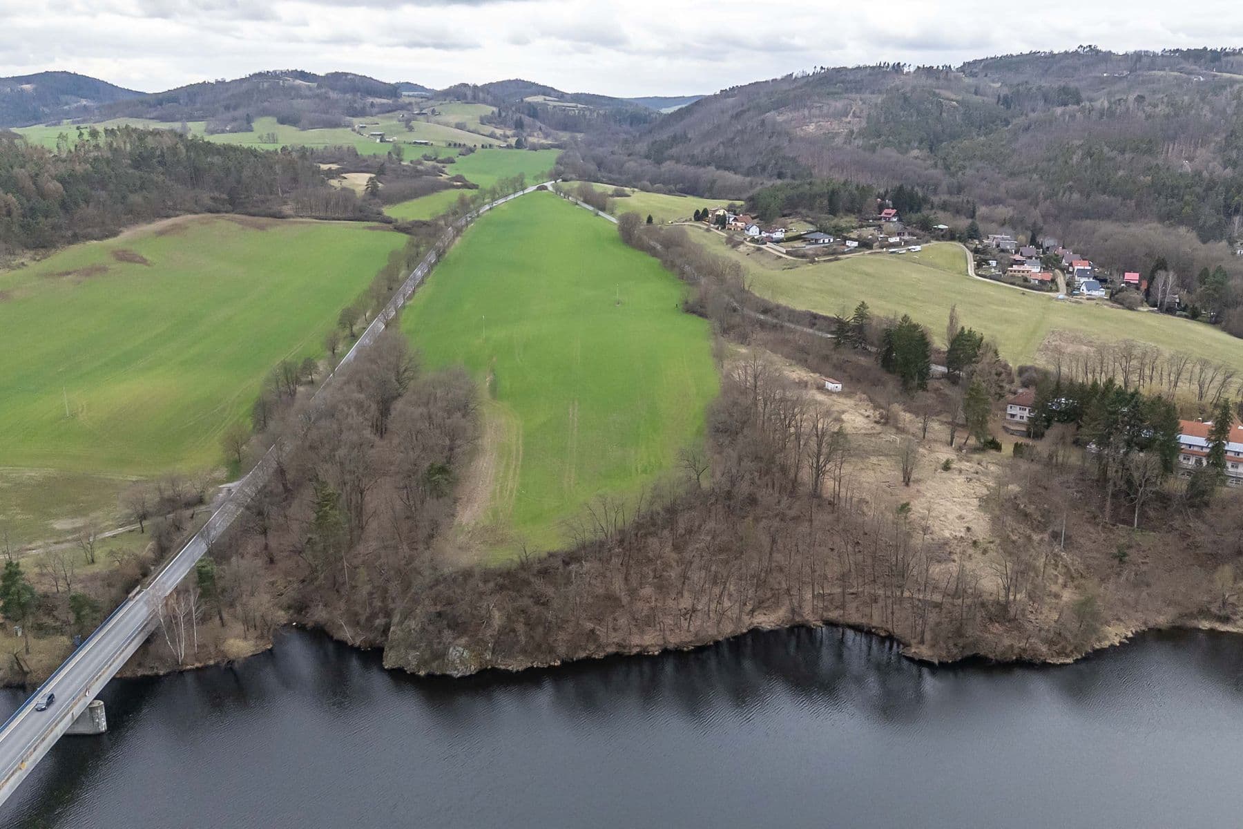 Predaj pozemku 34.543 m², Hřiměždice, Středočeský kraj Predaj pozemku 34.543 m², Hřiměždice, Středočeský kraj