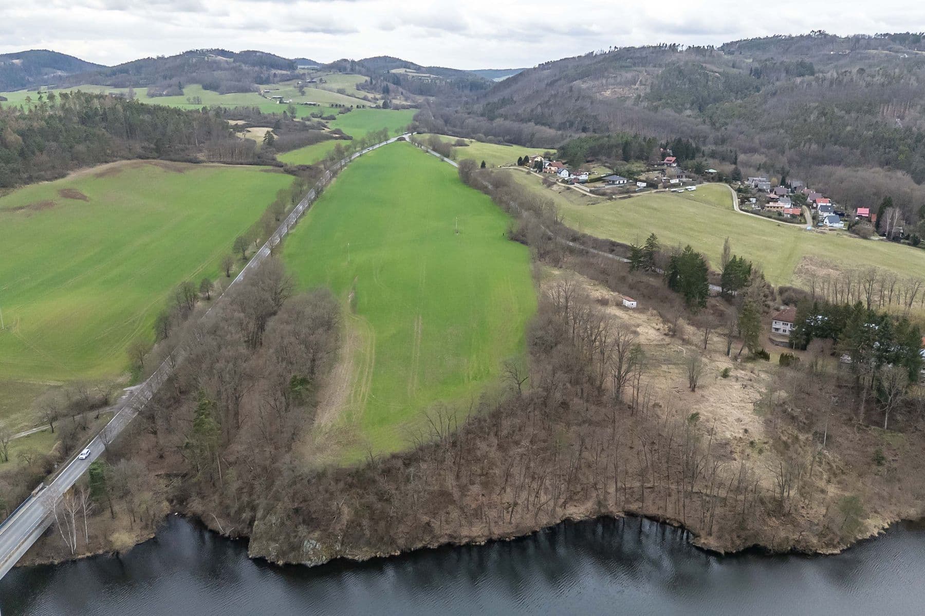 Predaj pozemku 34.543 m², Hřiměždice, Středočeský kraj Predaj pozemku 34.543 m², Hřiměždice, Středočeský kraj