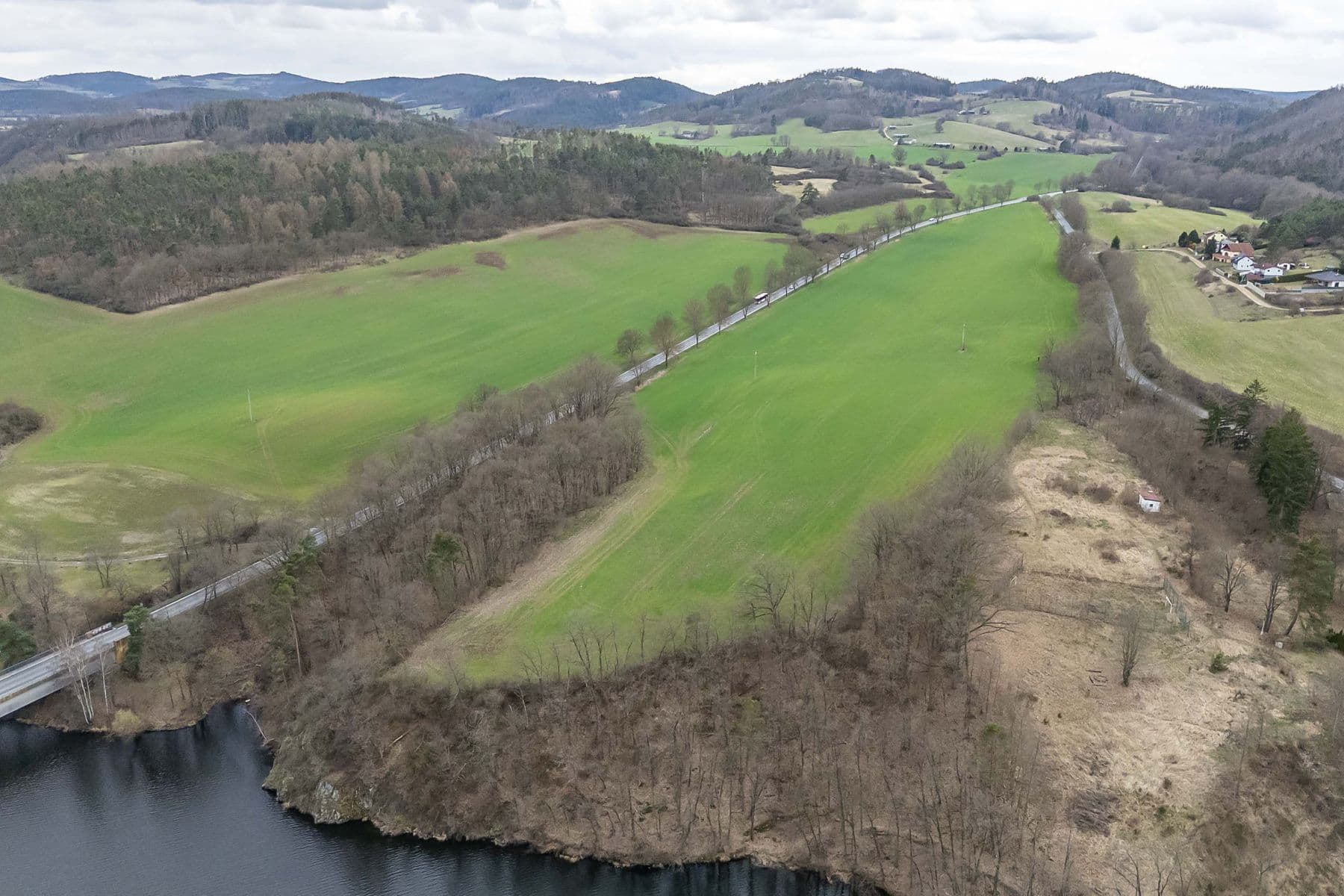 Predaj pozemku 34.543 m², Hřiměždice, Středočeský kraj Predaj pozemku 34.543 m², Hřiměždice, Středočeský kraj