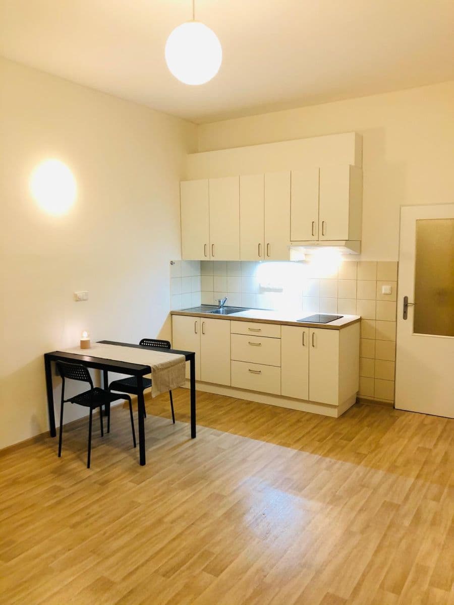Prenájom bytu 1-izbový 25 m², Na Královce, Praha, Praha Prenájom bytu 1-izbový 25 m², Na Královce, Praha, Praha