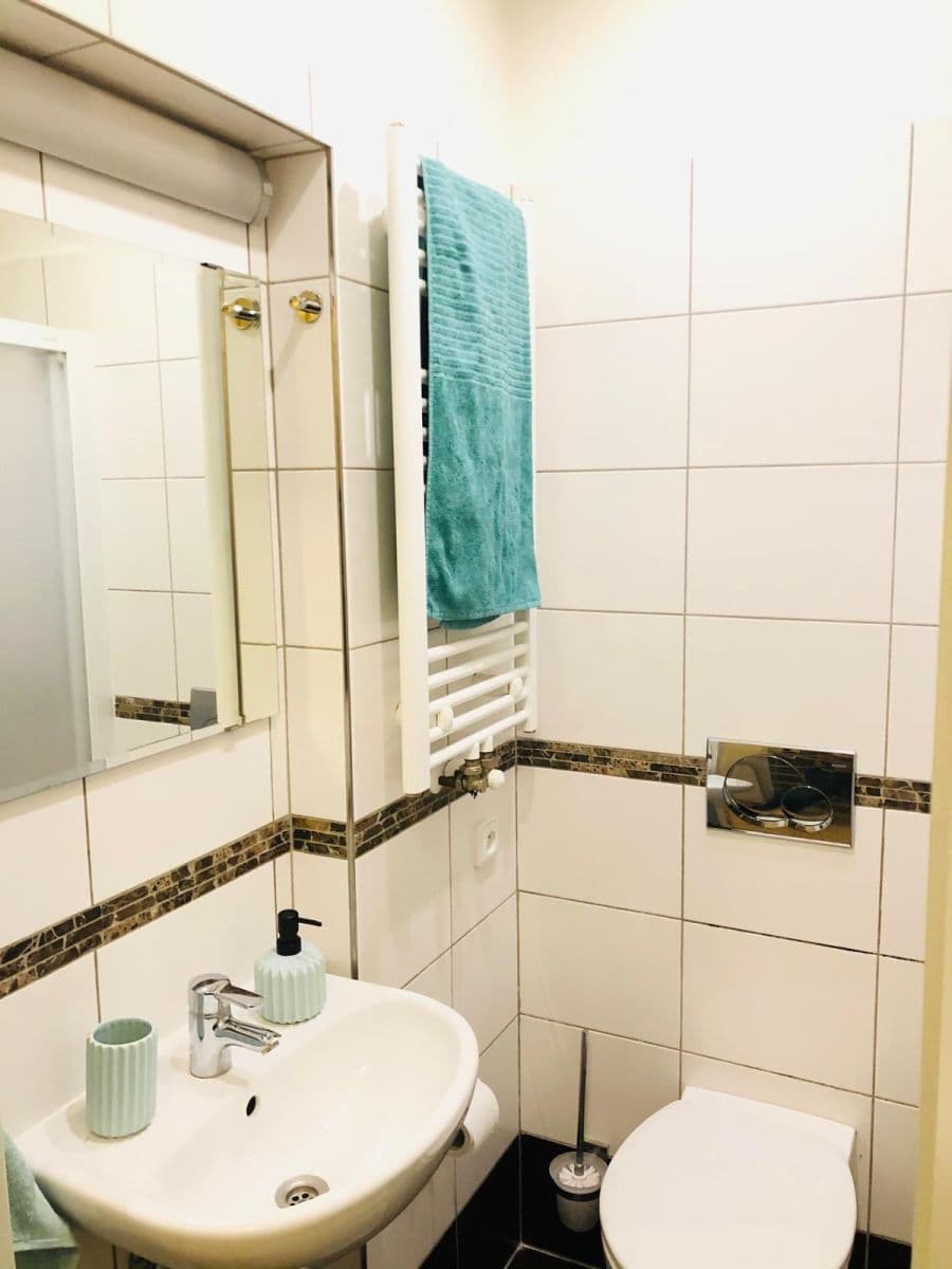 Prenájom bytu 1-izbový 25 m², Na Královce, Praha, Praha Prenájom bytu 1-izbový 25 m², Na Královce, Praha, Praha