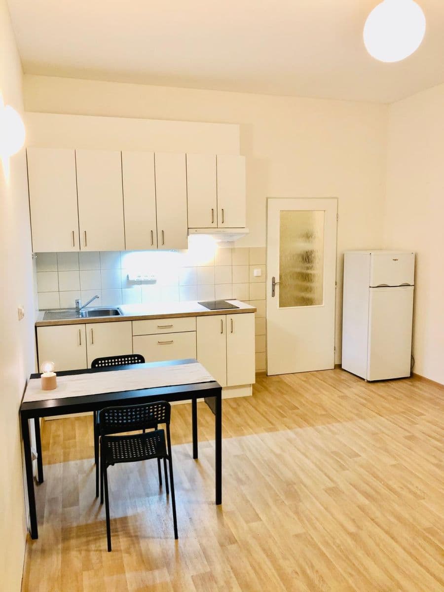 Prenájom bytu 1-izbový 25 m², Na Královce, Praha, Praha Prenájom bytu 1-izbový 25 m², Na Královce, Praha, Praha