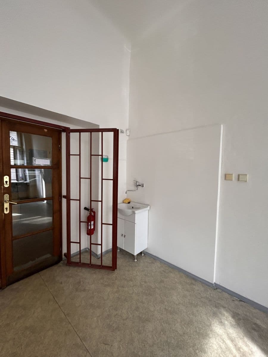 Prenájom nebytového priestoru 25 m², Sokolská, Praha, Praha Prenájom nebytového priestoru 25 m², Sokolská, Praha, Praha