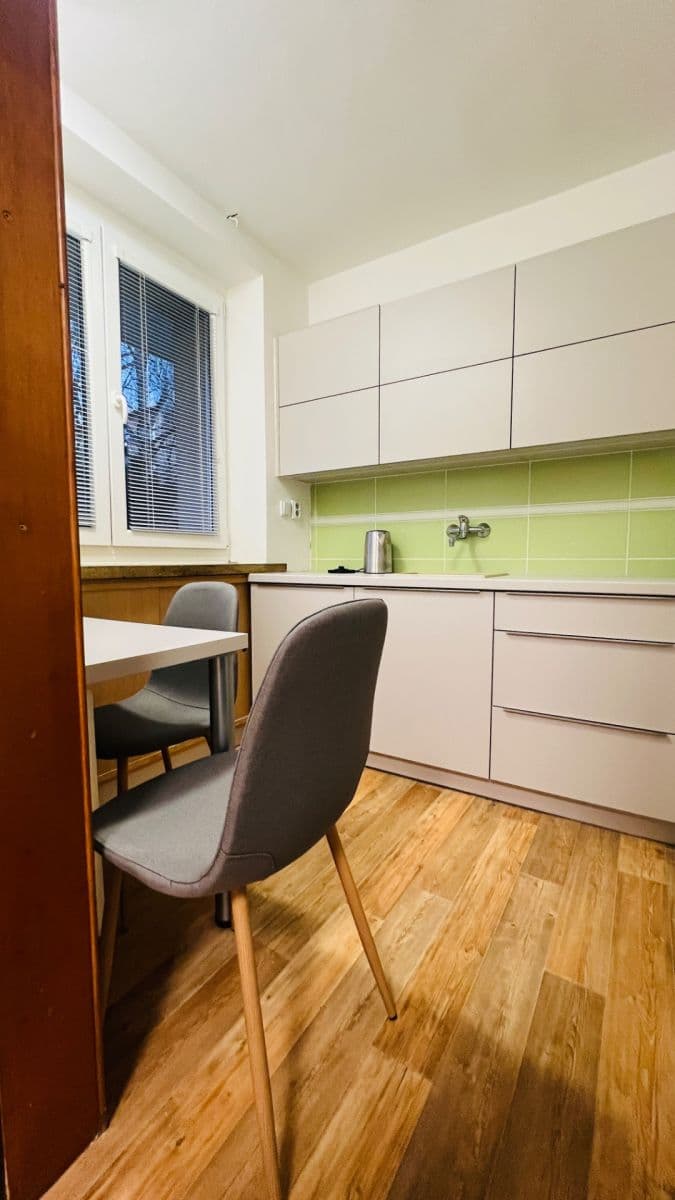 Prenájom bytu 1-izbový 32 m², Santražiny, Zlín, Zlínský kraj Prenájom bytu 1-izbový 32 m², Santražiny, Zlín, Zlínský kraj