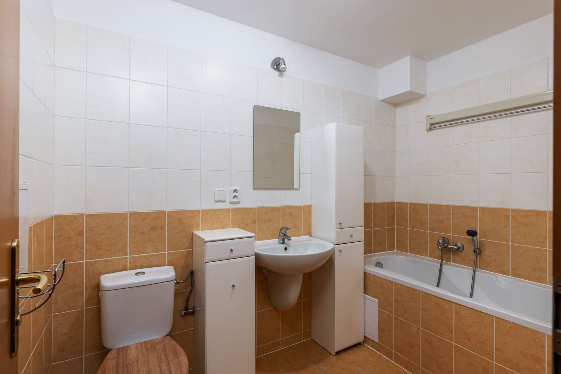 Prenájom bytu 1-izbový 39 m², Jemnická, Praha, Praha Prenájom bytu 1-izbový 39 m², Jemnická, Praha, Praha