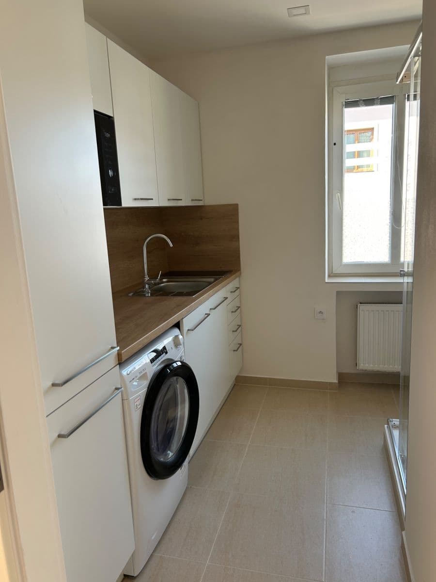 Prenájom bytu 1-izbový 34 m², Na Žvahově, Praha, Praha Prenájom bytu 1-izbový 34 m², Na Žvahově, Praha, Praha