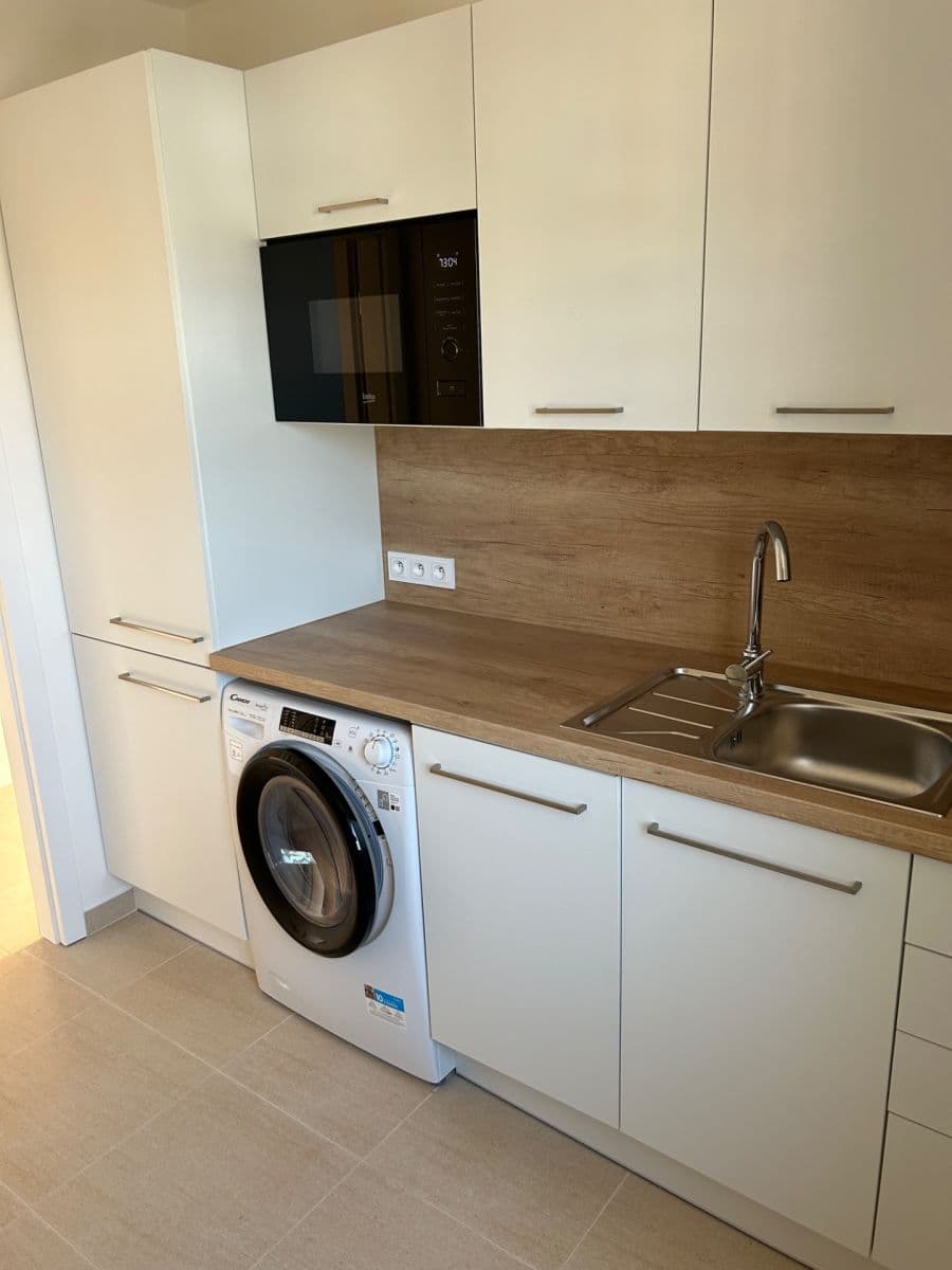 Prenájom bytu 1-izbový 34 m², Na Žvahově, Praha, Praha Prenájom bytu 1-izbový 34 m², Na Žvahově, Praha, Praha