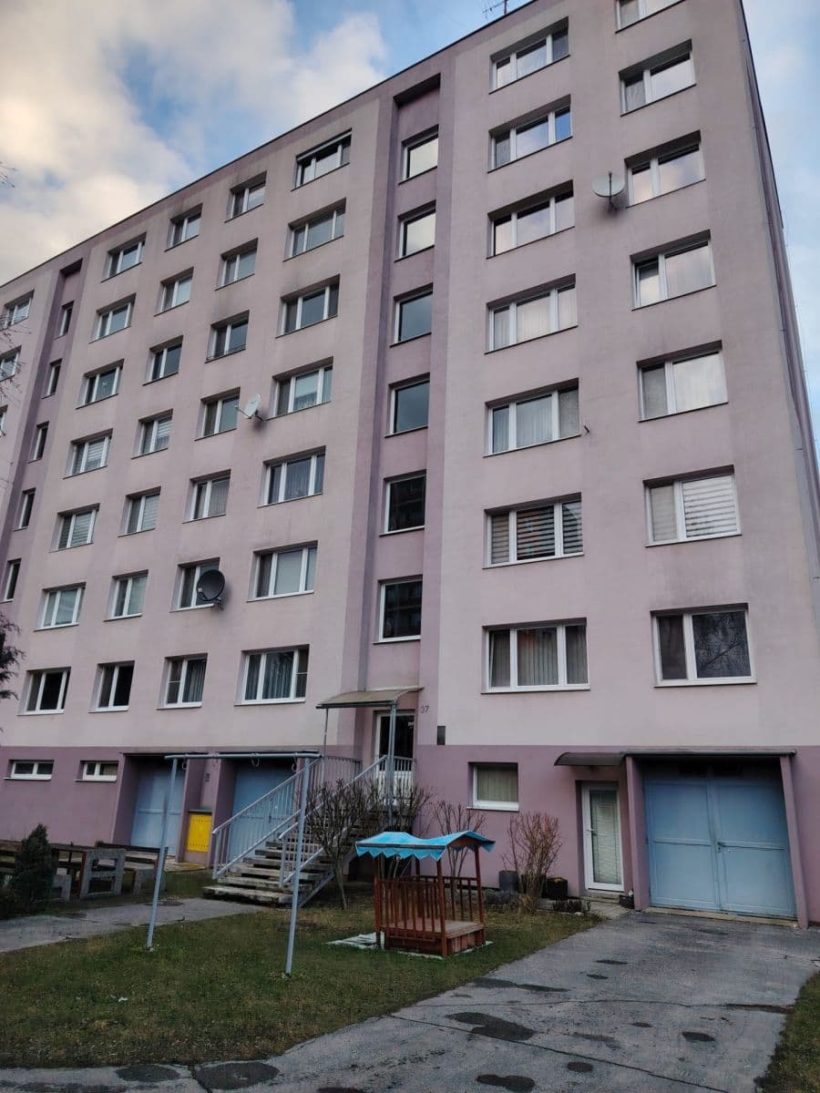 Predaj bytu 4-izbový 84 m², Okružná, Handlová, Trenčiansky kraj Predaj bytu 4-izbový 84 m², Okružná, Handlová, Trenčiansky kraj
