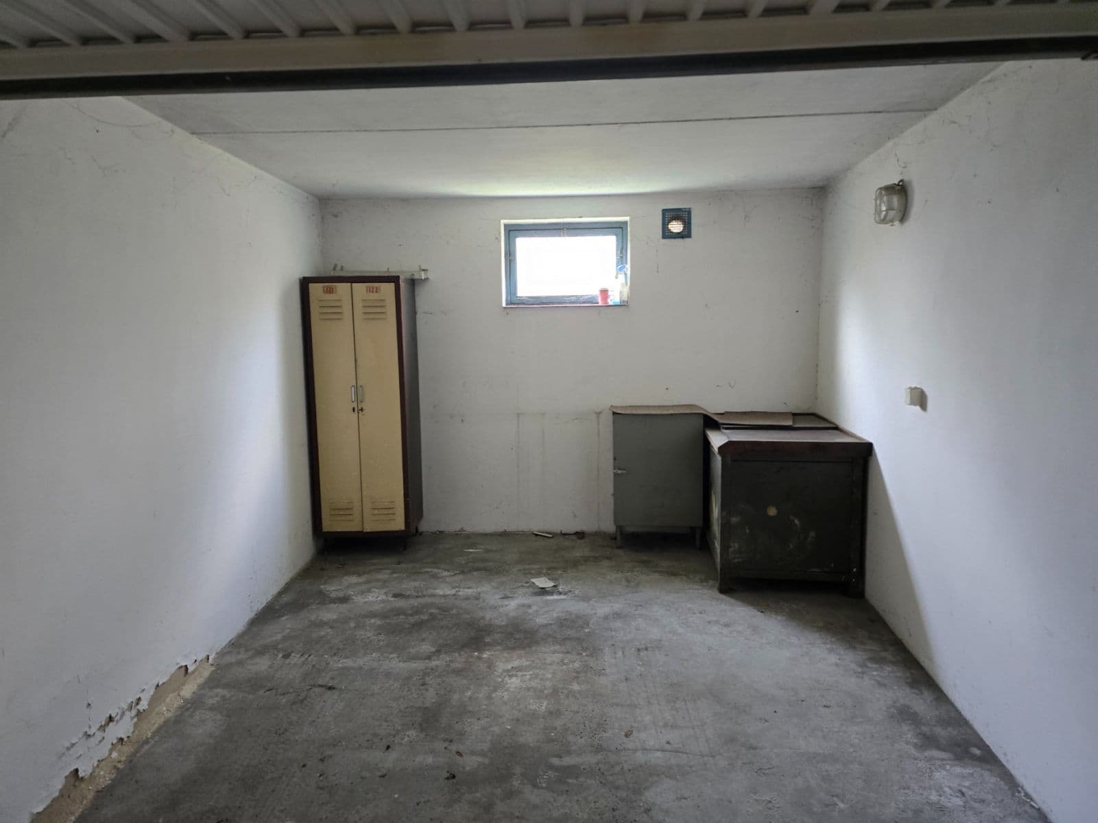 Predaj garáže 18 m², Zlín, Zlínský kraj Predaj garáže 18 m², Zlín, Zlínský kraj