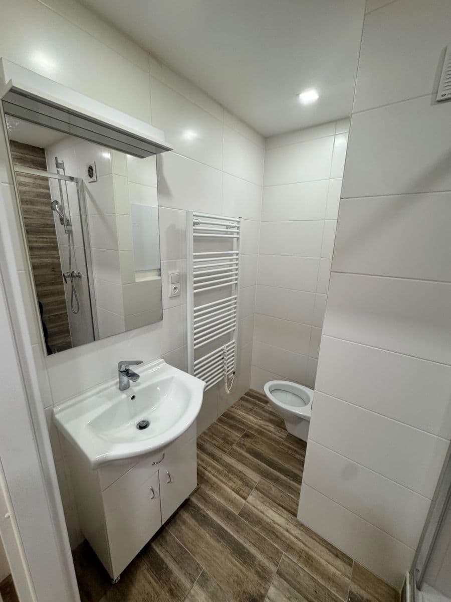 Prenájom bytu 1-izbový 38 m², Vincence Makovského, Ostrava, Moravskoslezský kraj Prenájom bytu 1-izbový 38 m², Vincence Makovského, Ostrava, Moravskoslezský kraj