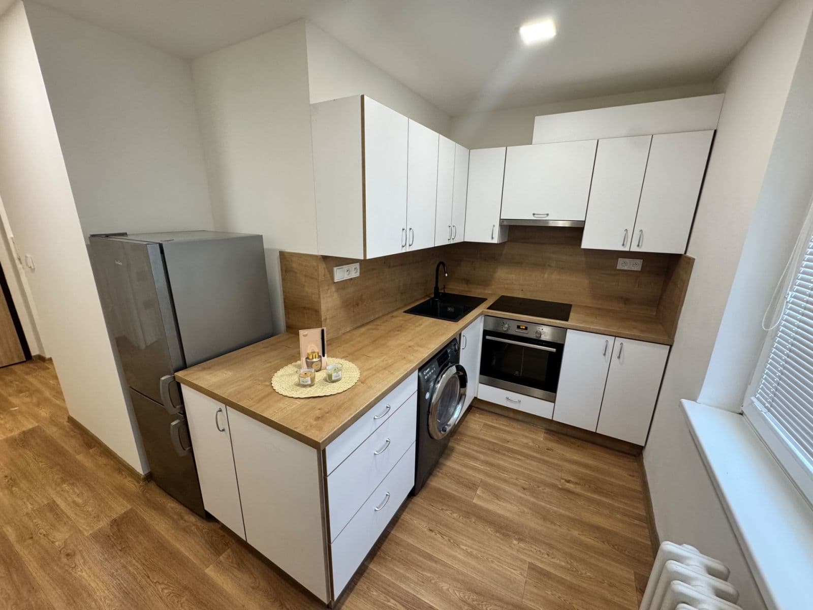 Prenájom bytu 1-izbový 38 m², Vincence Makovského, Ostrava, Moravskoslezský kraj Prenájom bytu 1-izbový 38 m², Vincence Makovského, Ostrava, Moravskoslezský kraj