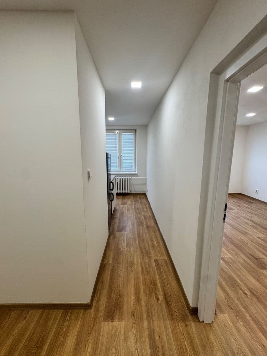 Prenájom bytu 1-izbový 38 m², Vincence Makovského, Ostrava, Moravskoslezský kraj Prenájom bytu 1-izbový 38 m², Vincence Makovského, Ostrava, Moravskoslezský kraj