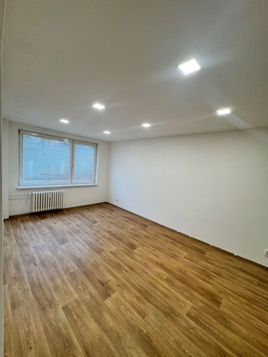 Prenájom bytu 1-izbový 38 m², Vincence Makovského, Ostrava, Moravskoslezský kraj Prenájom bytu 1-izbový 38 m², Vincence Makovského, Ostrava, Moravskoslezský kraj