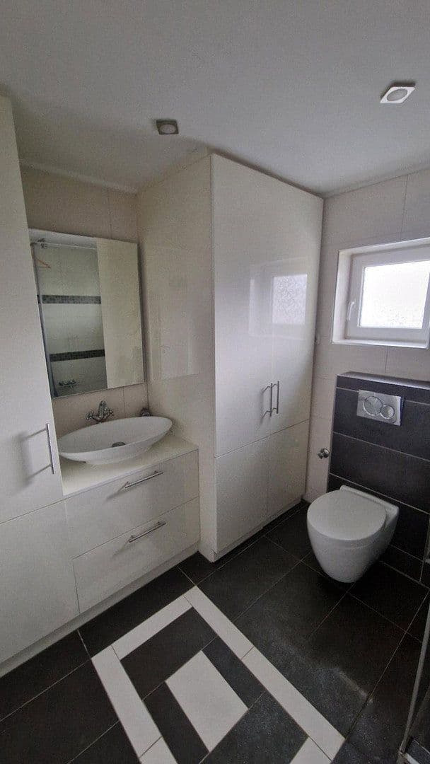 Prenájom domu 120 m², pozemek 300 m², Düren, Severné Porýnie - Westfálsko Prenájom domu 120 m², pozemek 300 m², Düren, Severné Porýnie - Westfálsko