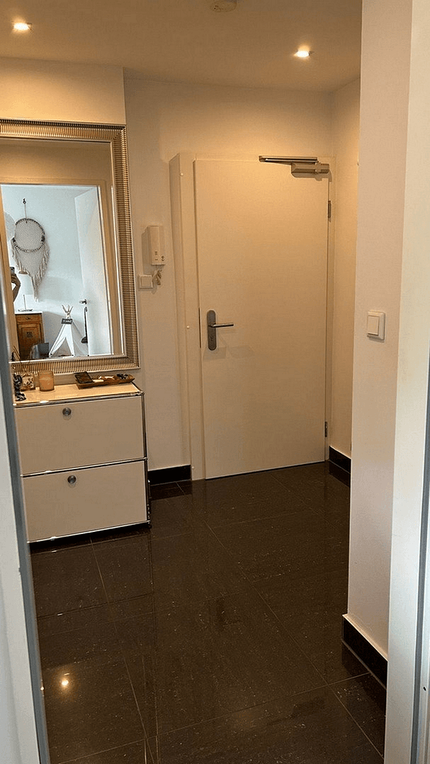 Prenájom bytu 2-izbový 60 m², Frankfurt am Main, Hesensko Prenájom bytu 2-izbový 60 m², Frankfurt am Main, Hesensko