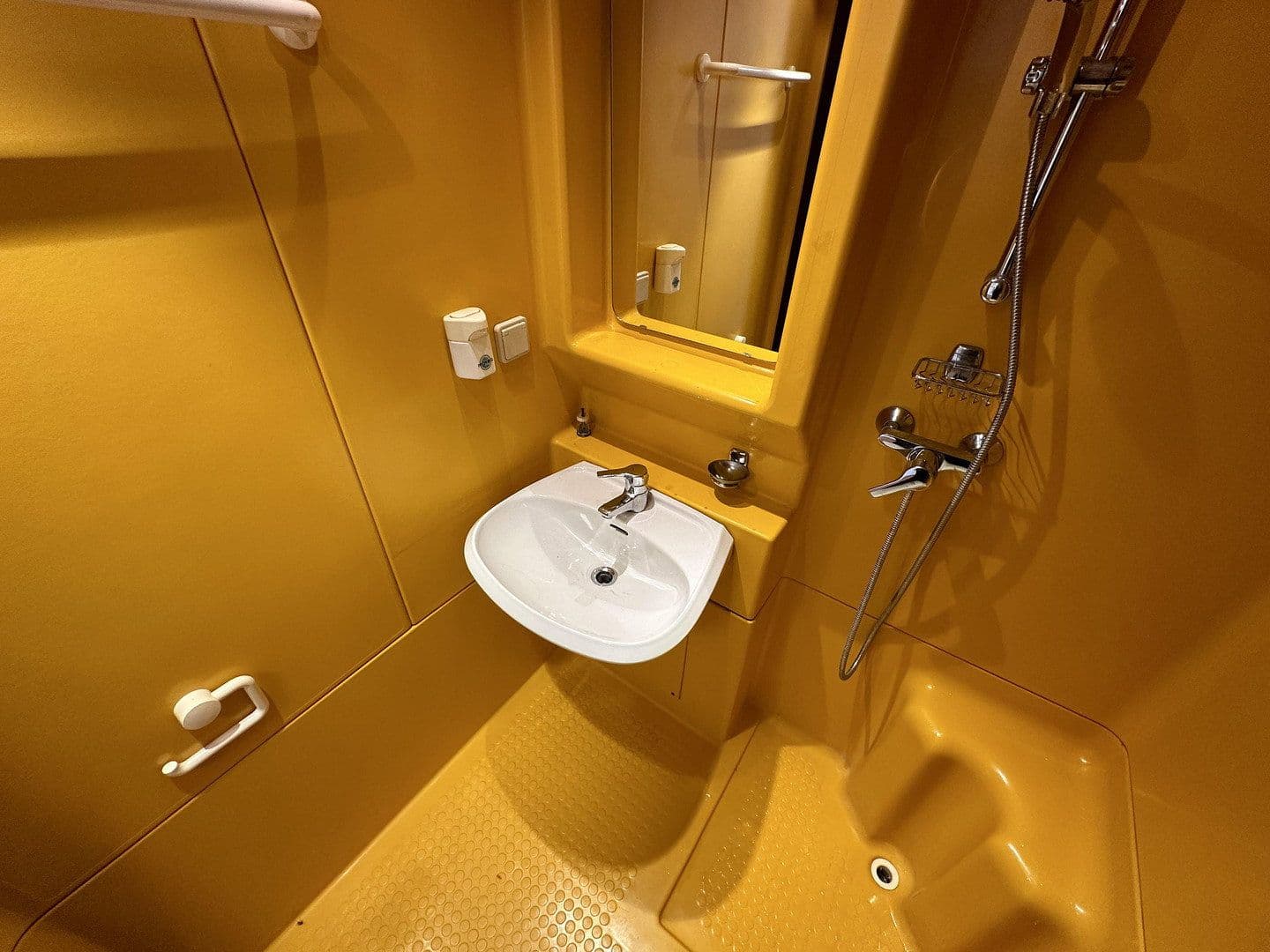 Prenájom bytu 1-izbový 20 m², Mitterweg 13, Innsbruck, Tirolsko Prenájom bytu 1-izbový 20 m², Mitterweg 13, Innsbruck, Tirolsko