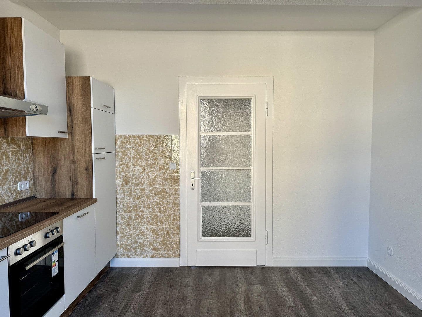 Prenájom bytu 3-izbový 87 m², Oesdorfer Straße 14, Bad Pyrmont, Dolné Sasko Prenájom bytu 3-izbový 87 m², Oesdorfer Straße 14, Bad Pyrmont, Dolné Sasko