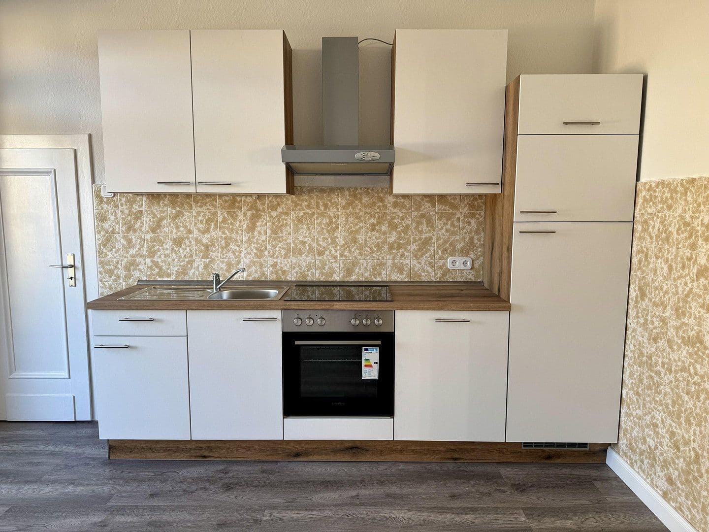 Prenájom bytu 3-izbový 87 m², Oesdorfer Straße 14, Bad Pyrmont, Dolné Sasko Prenájom bytu 3-izbový 87 m², Oesdorfer Straße 14, Bad Pyrmont, Dolné Sasko