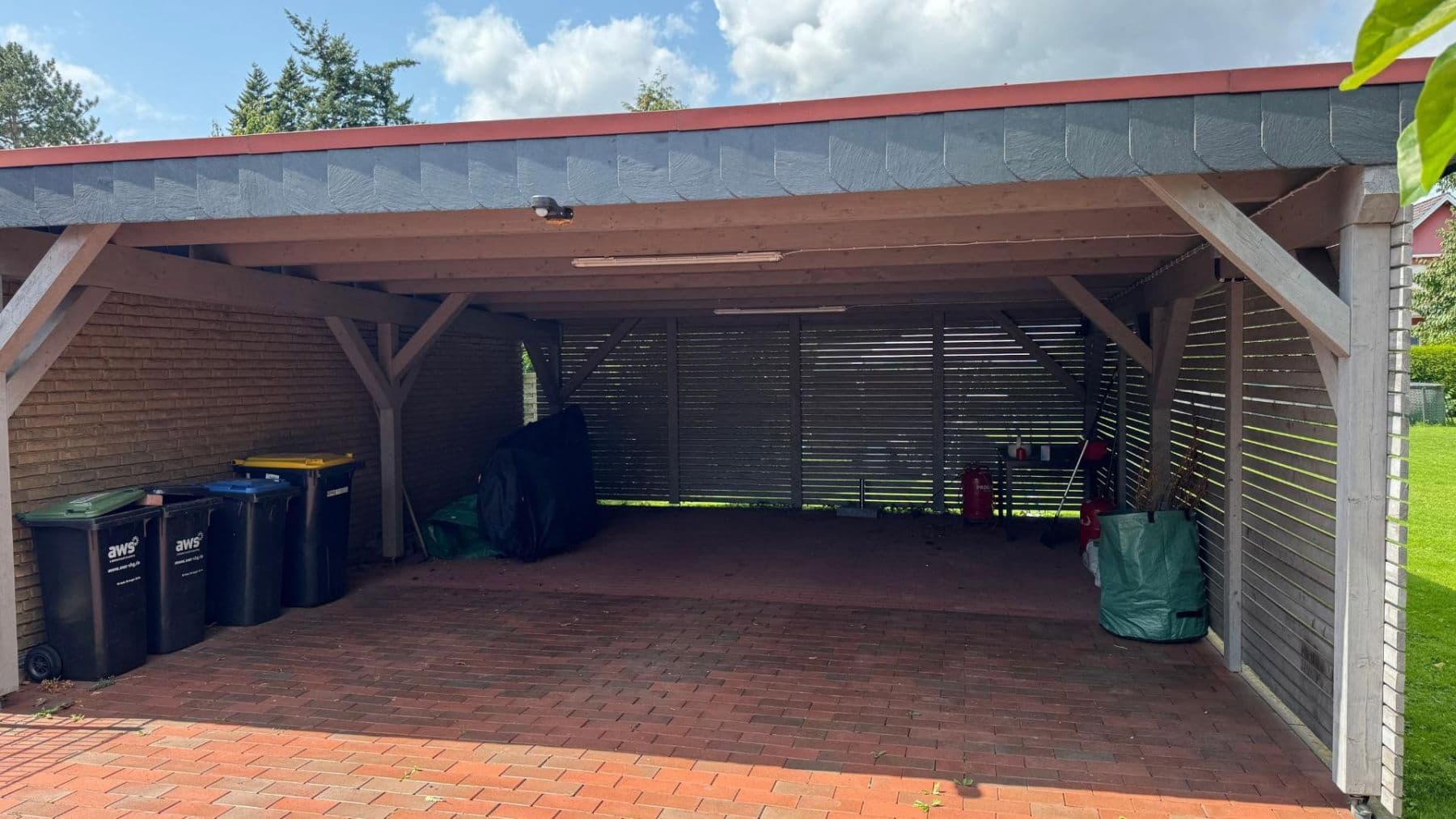 Predaj domu 378 m², pozemek 2.150 m², Rinteln, Dolné Sasko Predaj domu 378 m², pozemek 2.150 m², Rinteln, Dolné Sasko