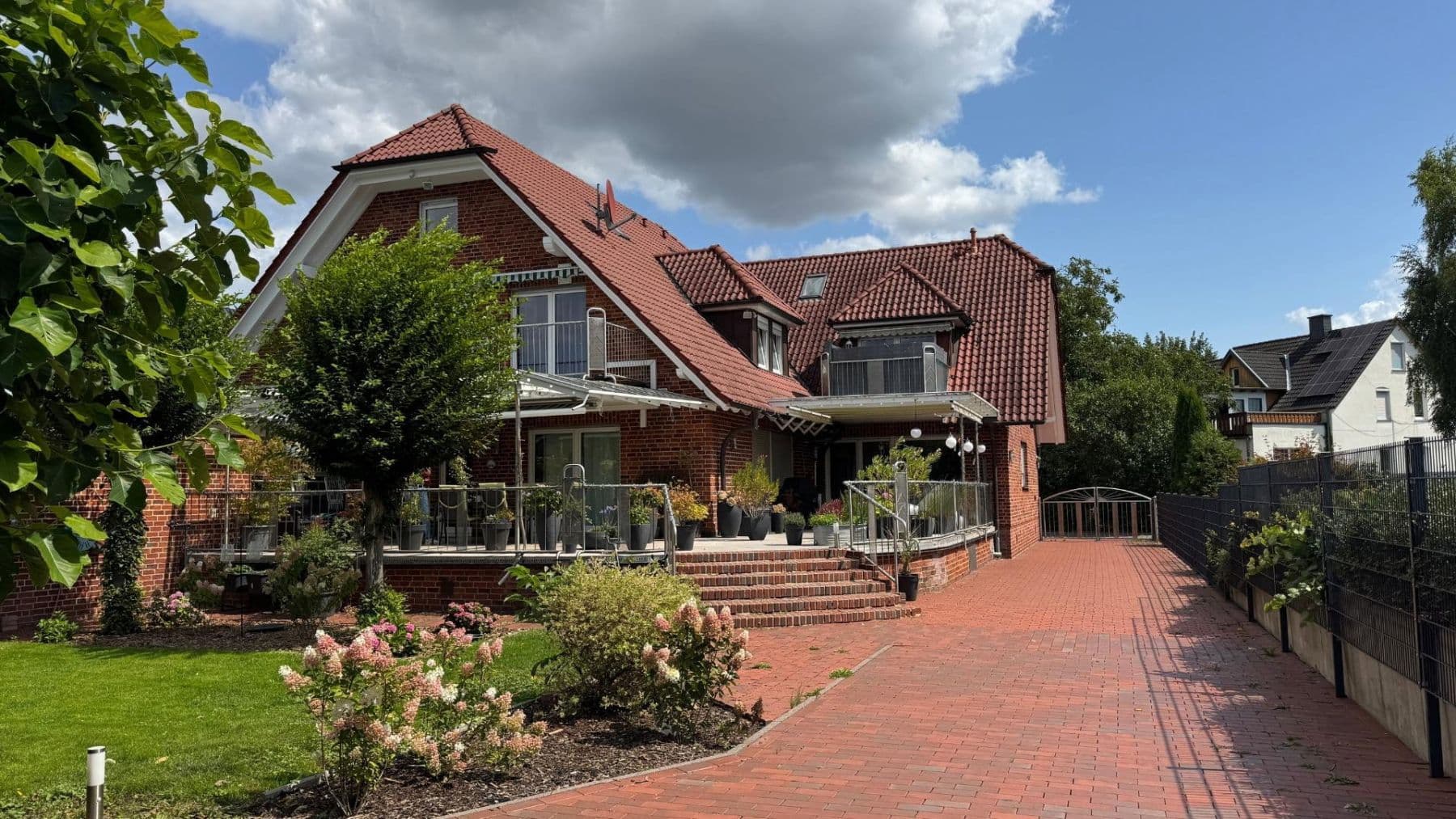 Predaj domu 378 m², pozemek 2.150 m², Rinteln, Dolné Sasko Predaj domu 378 m², pozemek 2.150 m², Rinteln, Dolné Sasko