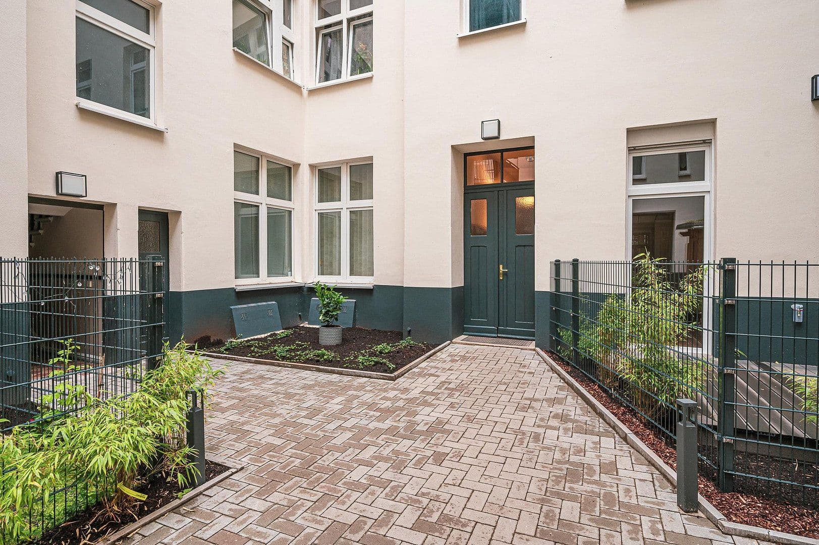 Prenájom bytu 2-izbový 55 m², Pascalstr. 4, Berlin, Berlín Prenájom bytu 2-izbový 55 m², Pascalstr. 4, Berlin, Berlín