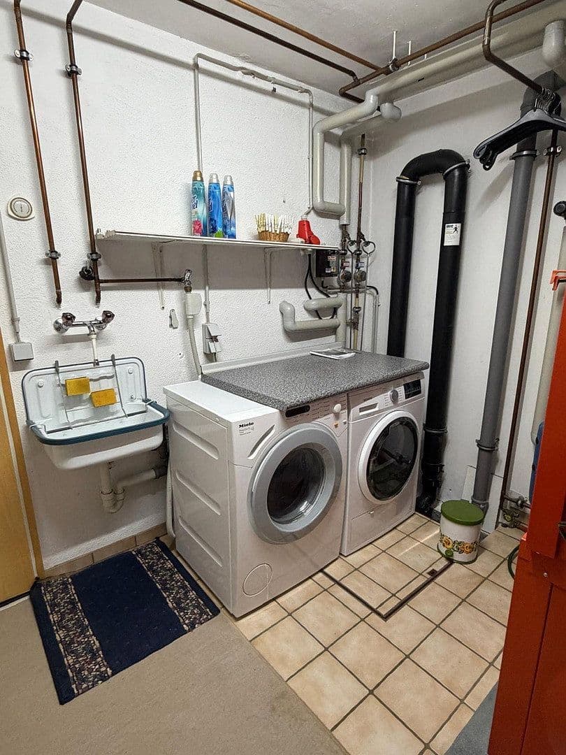 Prenájom domu 240 m², pozemek 468 m², Peter-Parlerstraße 6, Sindelfingen, Bádensko-Wurttembersko Prenájom domu 240 m², pozemek 468 m², Peter-Parlerstraße 6, Sindelfingen, Bádensko-Wurttembersko