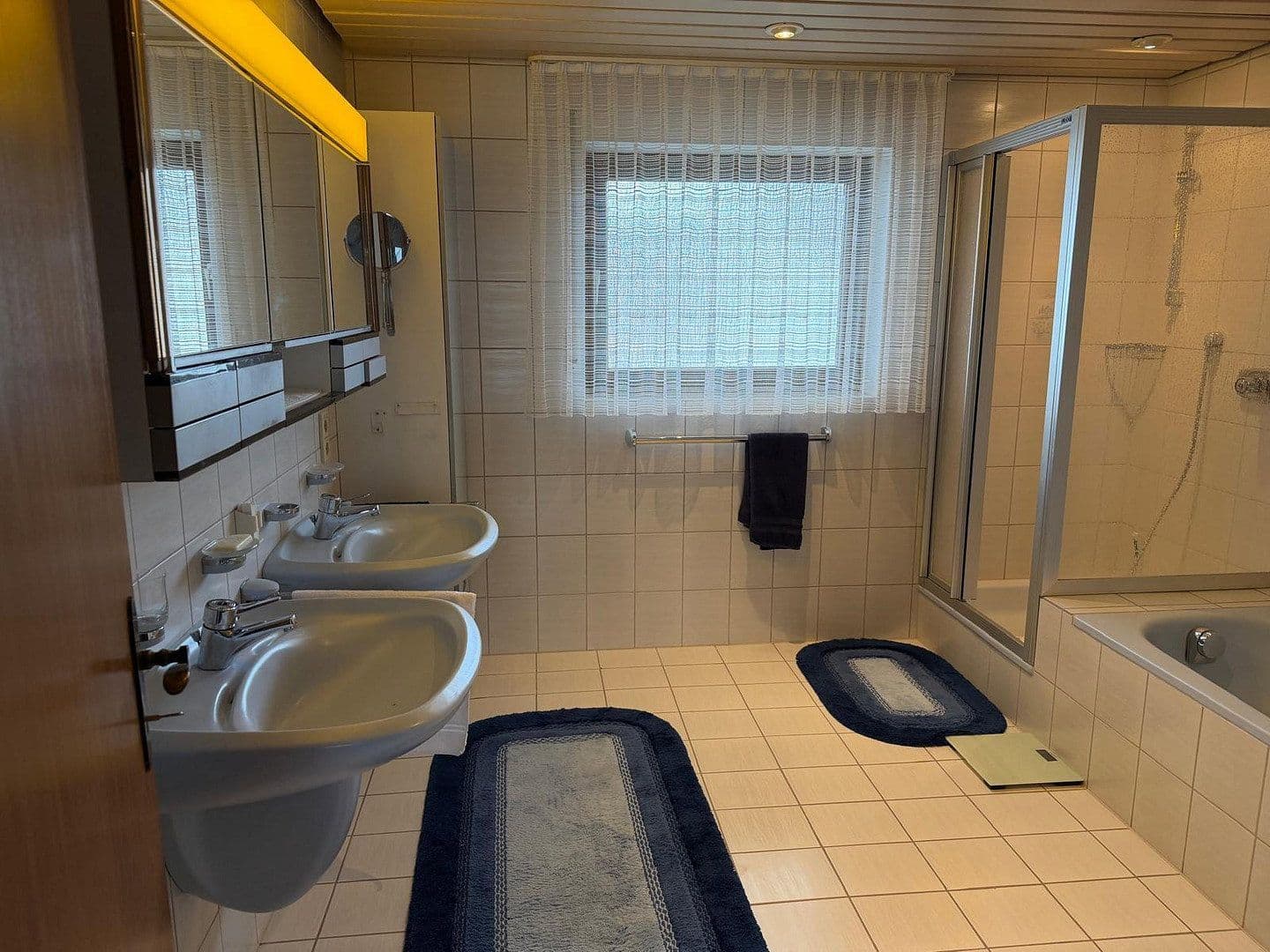 Prenájom domu 240 m², pozemek 468 m², Peter-Parlerstraße 6, Sindelfingen, Bádensko-Wurttembersko Prenájom domu 240 m², pozemek 468 m², Peter-Parlerstraße 6, Sindelfingen, Bádensko-Wurttembersko