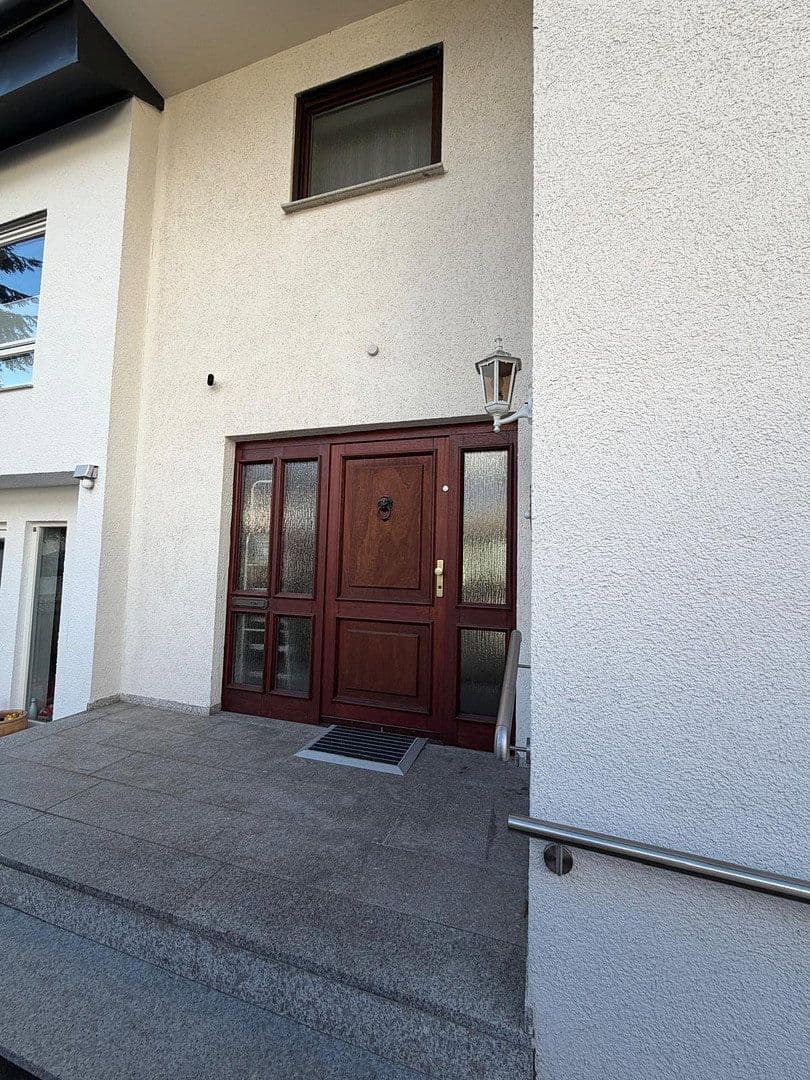 Prenájom domu 240 m², pozemek 468 m², Peter-Parlerstraße 6, Sindelfingen, Bádensko-Wurttembersko Prenájom domu 240 m², pozemek 468 m², Peter-Parlerstraße 6, Sindelfingen, Bádensko-Wurttembersko