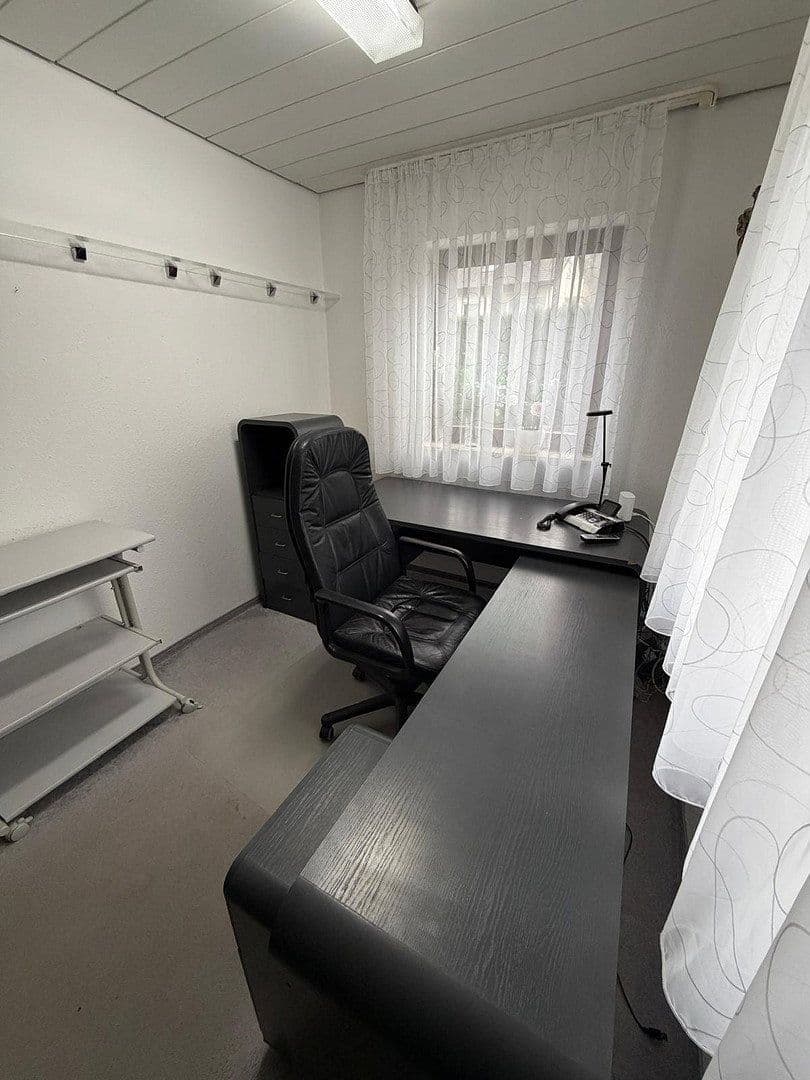 Prenájom domu 240 m², pozemek 468 m², Peter-Parlerstraße 6, Sindelfingen, Bádensko-Wurttembersko Prenájom domu 240 m², pozemek 468 m², Peter-Parlerstraße 6, Sindelfingen, Bádensko-Wurttembersko