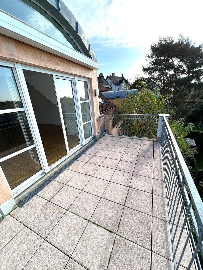 Prenájom bytu 3-izbový 88 m², Kronthaler Weg 11, Kronberg im Taunus, Hesensko Prenájom bytu 3-izbový 88 m², Kronthaler Weg 11, Kronberg im Taunus, Hesensko