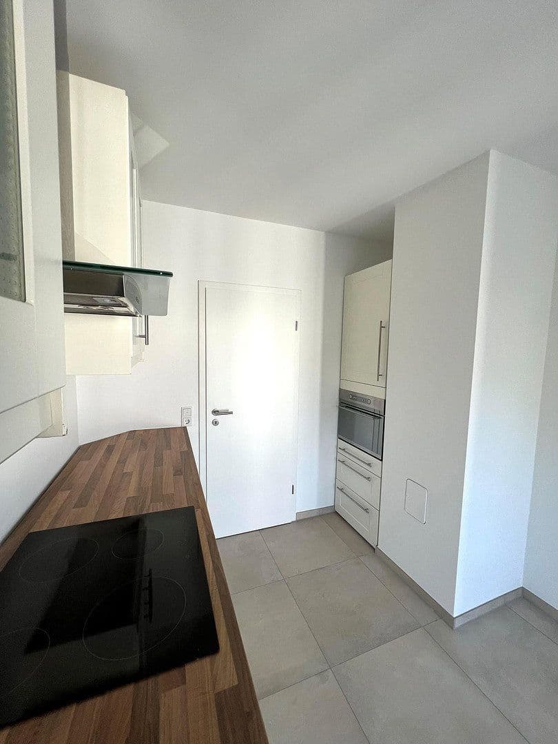 Prenájom bytu 3-izbový 88 m², Kronthaler Weg 11, Kronberg im Taunus, Hesensko Prenájom bytu 3-izbový 88 m², Kronthaler Weg 11, Kronberg im Taunus, Hesensko