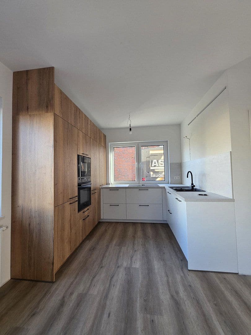 Prenájom bytu 4-izbový 115 m², Cloppenburg, Dolné Sasko Prenájom bytu 4-izbový 115 m², Cloppenburg, Dolné Sasko