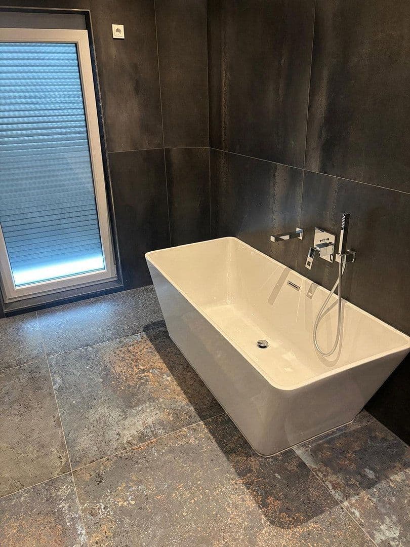 Prenájom bytu 3-izbový 110 m², Max Eyth Straße 5, Pohlheim, Hesensko Prenájom bytu 3-izbový 110 m², Max Eyth Straße 5, Pohlheim, Hesensko