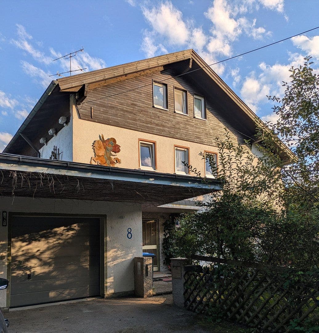 Predaj domu 260 m², pozemek 1.301 m², Kranzhornstraße 8, Feldkirchen-Westerham, Bavorsko Predaj domu 260 m², pozemek 1.301 m², Kranzhornstraße 8, Feldkirchen-Westerham, Bavorsko