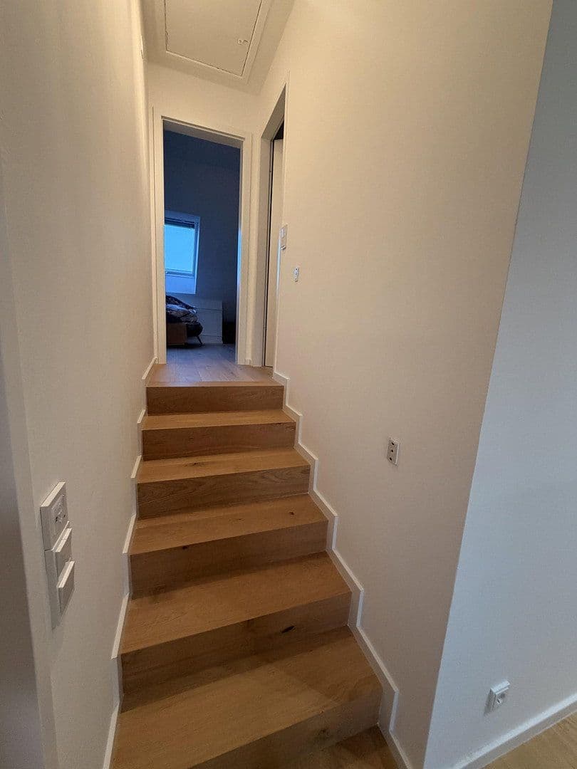 Prenájom domu 130 m², pozemek 130 m², München, Bavorsko Prenájom domu 130 m², pozemek 130 m², München, Bavorsko