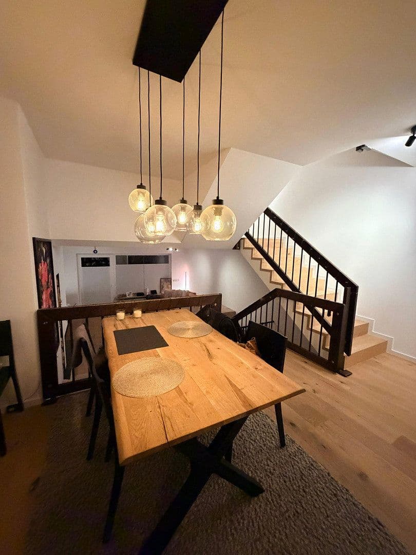 Prenájom domu 130 m², pozemek 130 m², München, Bavorsko Prenájom domu 130 m², pozemek 130 m², München, Bavorsko