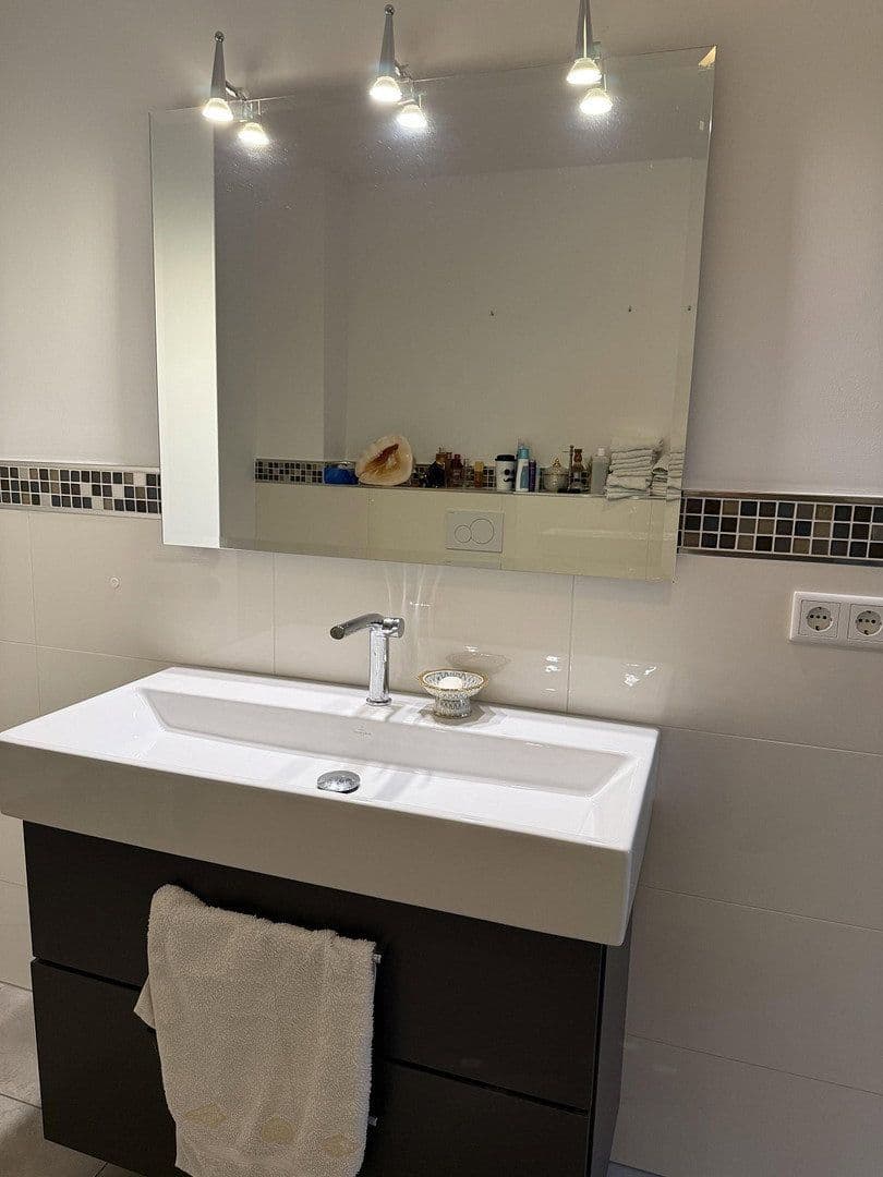 Prenájom bytu 3-izbový 104 m², Leichlingerstr. 1d, Leichlingen, Severné Porýnie - Westfálsko Prenájom bytu 3-izbový 104 m², Leichlingerstr. 1d, Leichlingen, Severné Porýnie - Westfálsko