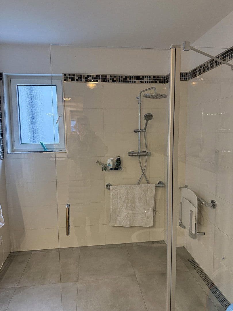 Prenájom bytu 3-izbový 104 m², Leichlingerstr. 1d, Leichlingen, Severné Porýnie - Westfálsko Prenájom bytu 3-izbový 104 m², Leichlingerstr. 1d, Leichlingen, Severné Porýnie - Westfálsko