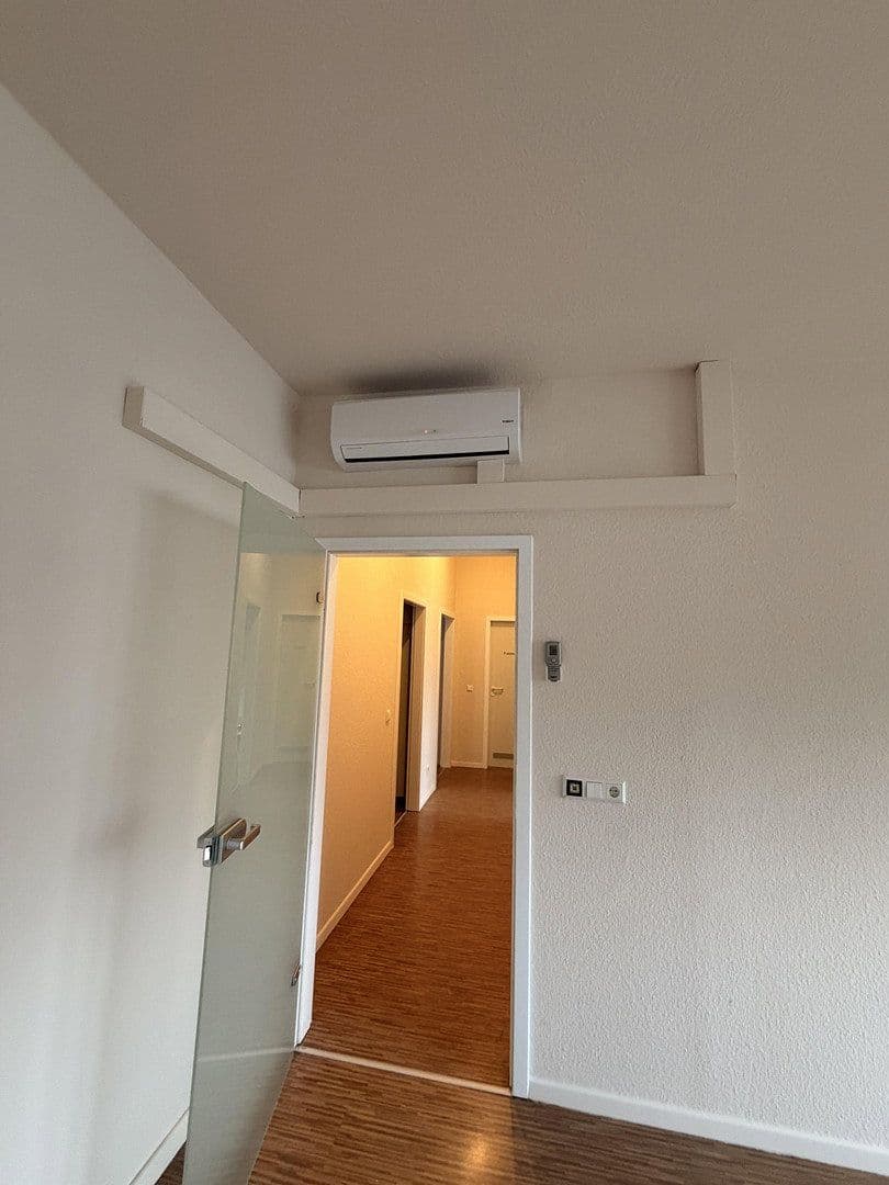 Prenájom kancelárie 110 m², Austraße 17, Öhringen, Bádensko-Wurttembersko Prenájom kancelárie 110 m², Austraße 17, Öhringen, Bádensko-Wurttembersko