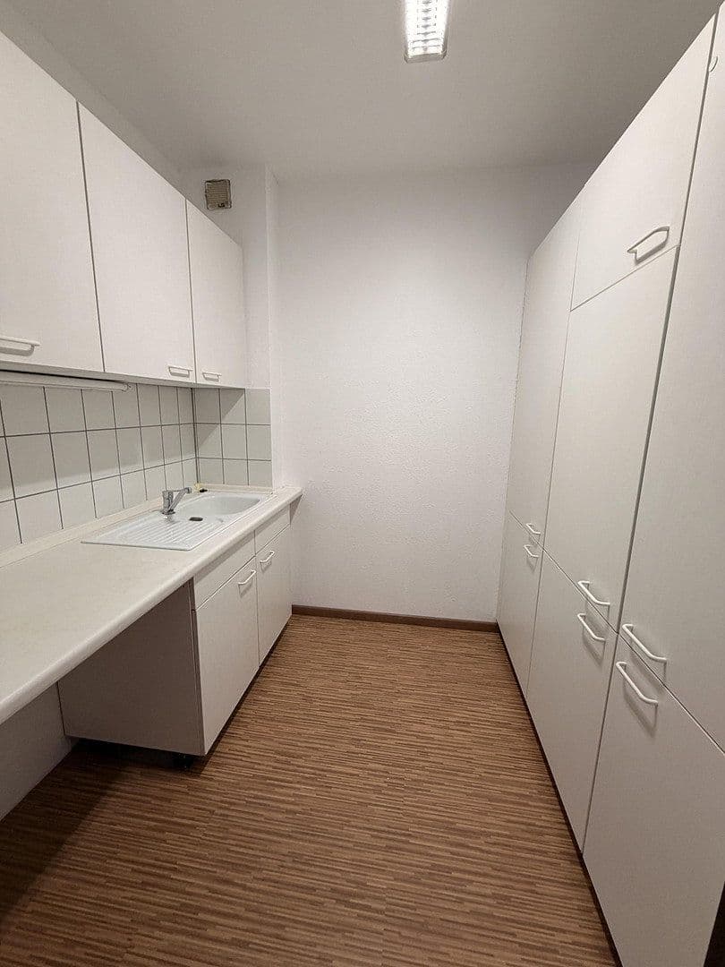 Prenájom kancelárie 110 m², Austraße 17, Öhringen, Bádensko-Wurttembersko Prenájom kancelárie 110 m², Austraße 17, Öhringen, Bádensko-Wurttembersko