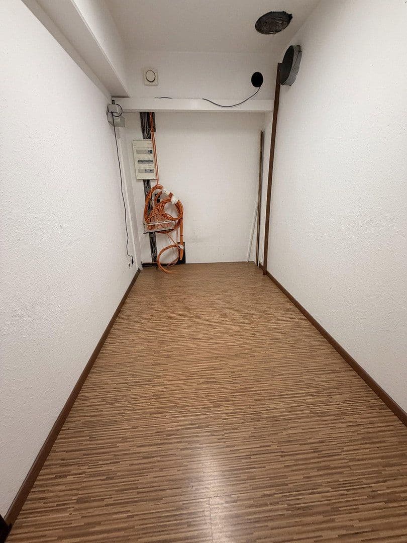 Prenájom kancelárie 110 m², Austraße 17, Öhringen, Bádensko-Wurttembersko Prenájom kancelárie 110 m², Austraße 17, Öhringen, Bádensko-Wurttembersko