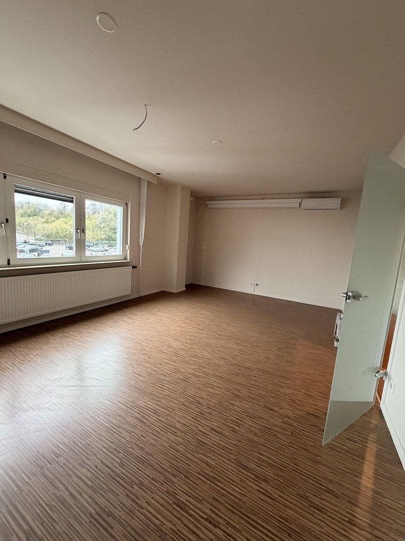 Prenájom kancelárie 110 m², Austraße 17, Öhringen, Bádensko-Wurttembersko Prenájom kancelárie 110 m², Austraße 17, Öhringen, Bádensko-Wurttembersko