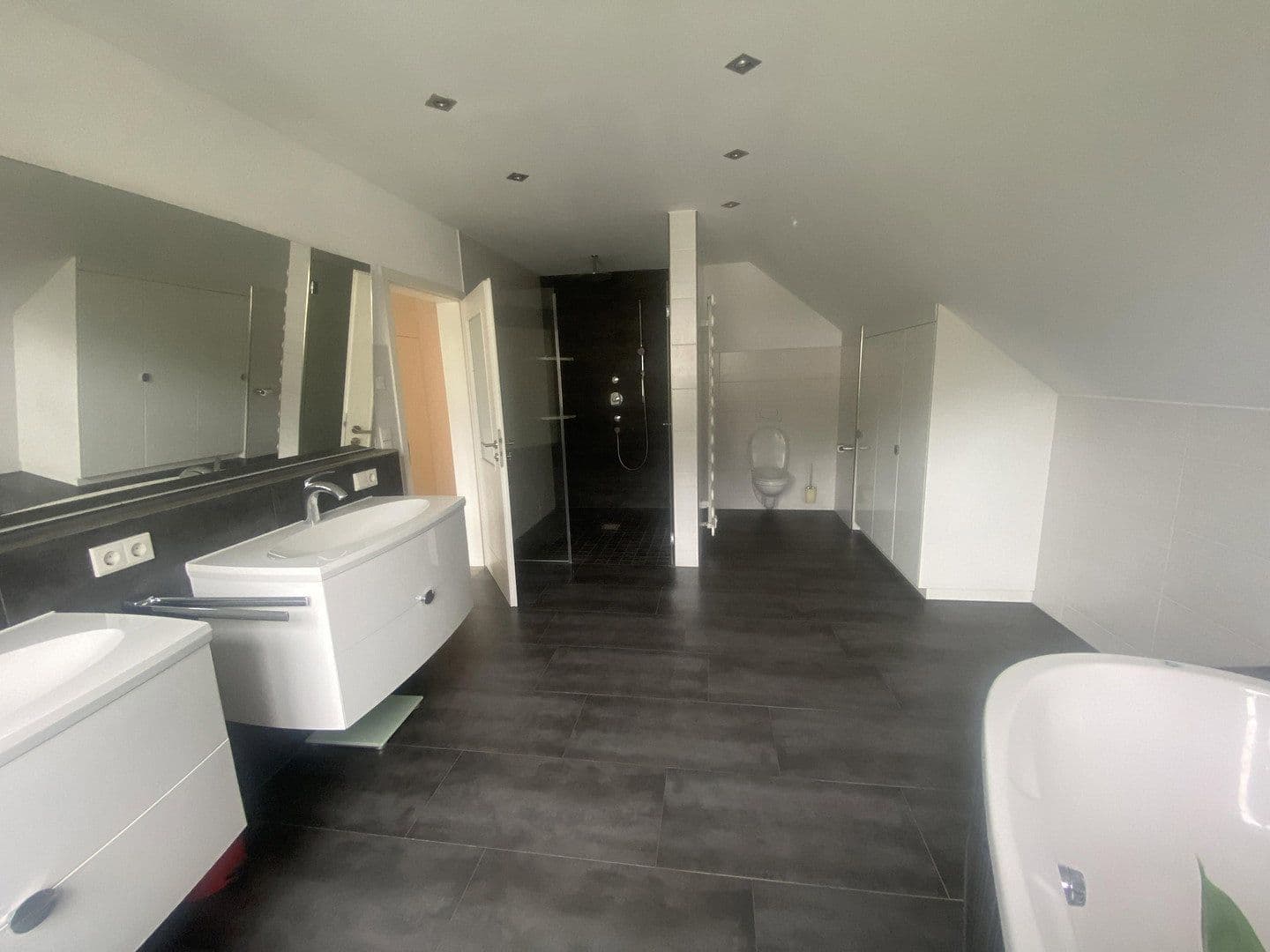 Prenájom bytu 4-izbový 150 m², Weiler-Simmerberg, Bavorsko Prenájom bytu 4-izbový 150 m², Weiler-Simmerberg, Bavorsko