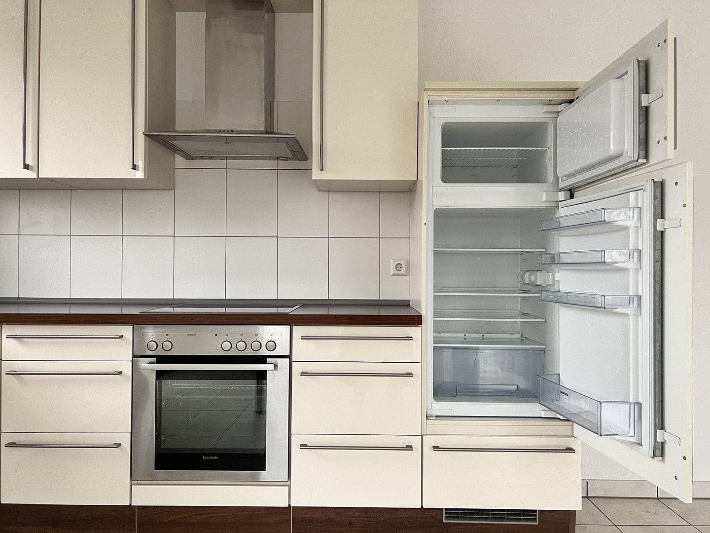 Prenájom bytu 3-izbový 80 m², Herdweg 2, Erlenbach, Bádensko-Wurttembersko Prenájom bytu 3-izbový 80 m², Herdweg 2, Erlenbach, Bádensko-Wurttembersko