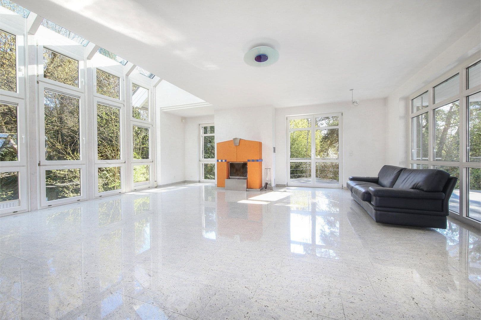 Predaj domu 357 m², pozemek 1.448 m², Grafenau, Bádensko-Wurttembersko Predaj domu 357 m², pozemek 1.448 m², Grafenau, Bádensko-Wurttembersko